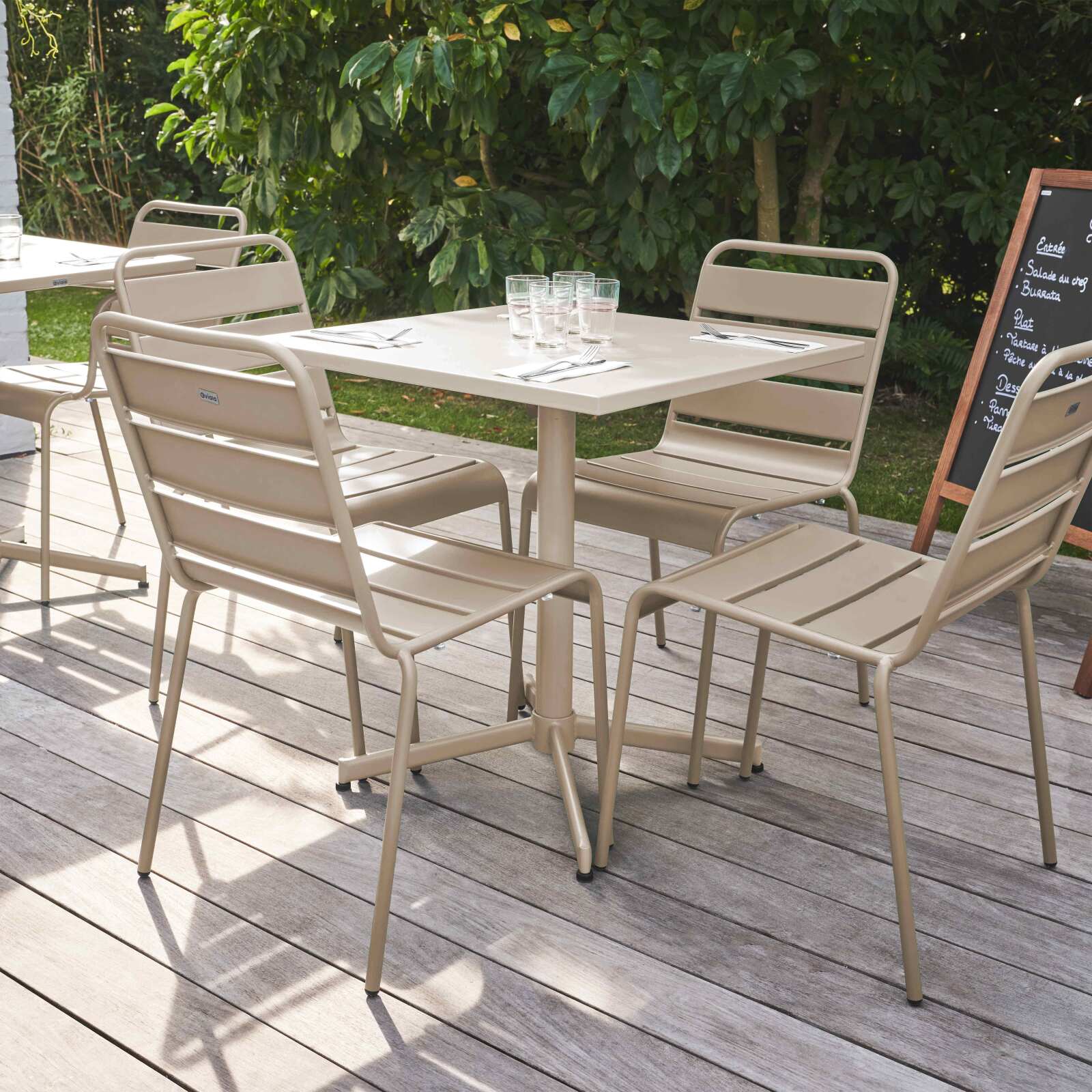 Ensemble de terrasse inclinable (70 x 70 x 72 cm) + 4 chaises en métal