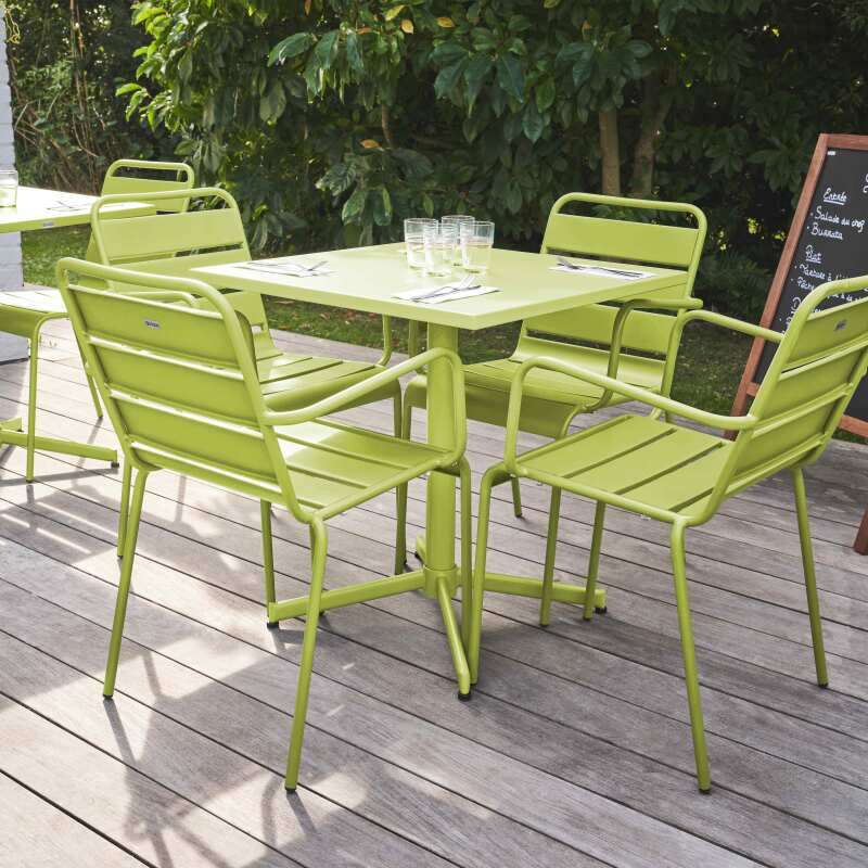 Ensemble table carrée avec plateau inclinable (70x70 cm) + 4 fauteuils en métal