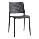 Chaise de terrasse ajourée en plastique