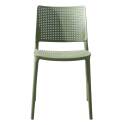 Chaise de terrasse ajourée en plastique