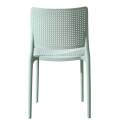 Chaise de terrasse ajourée en plastique