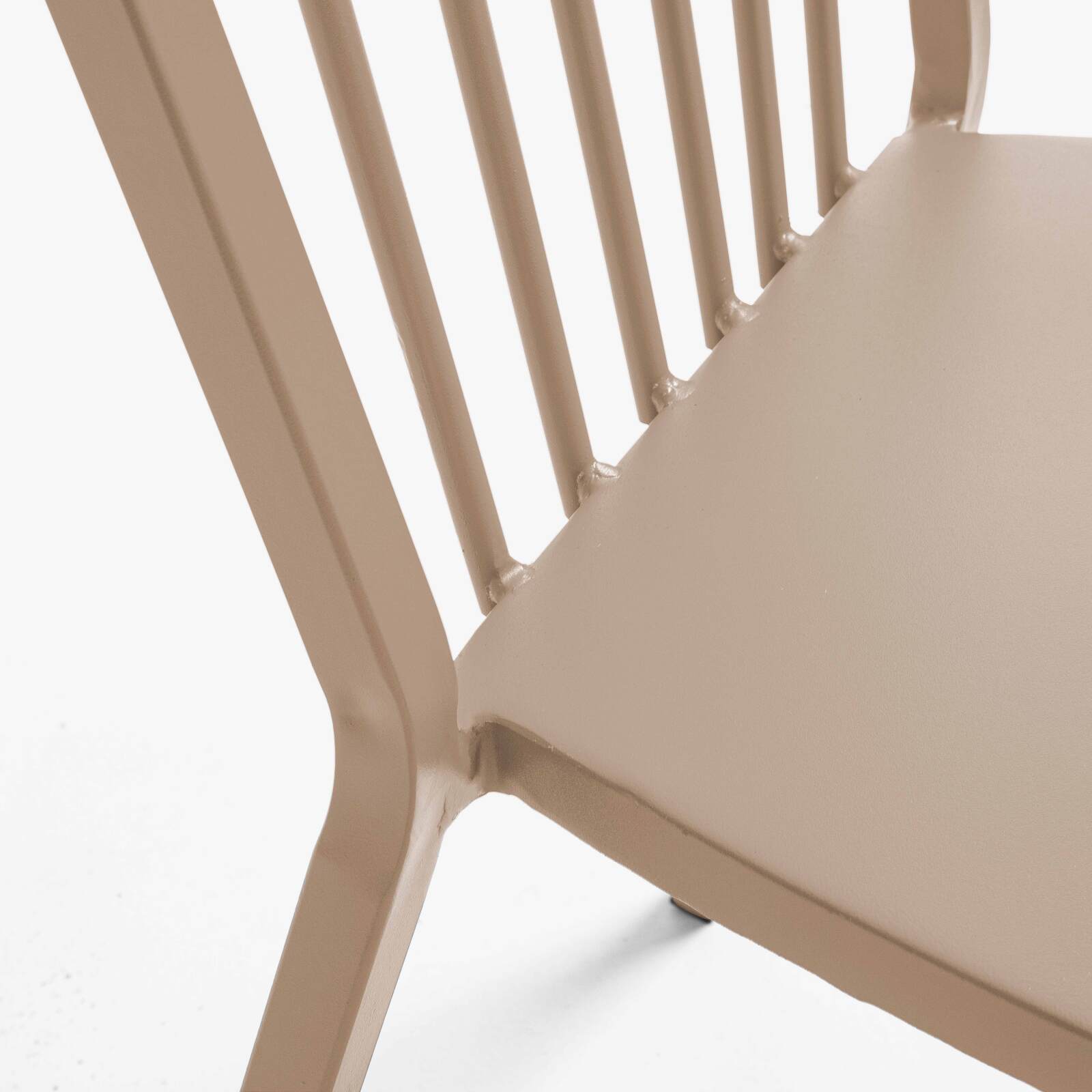 Chaise bistrot ajourée en métal