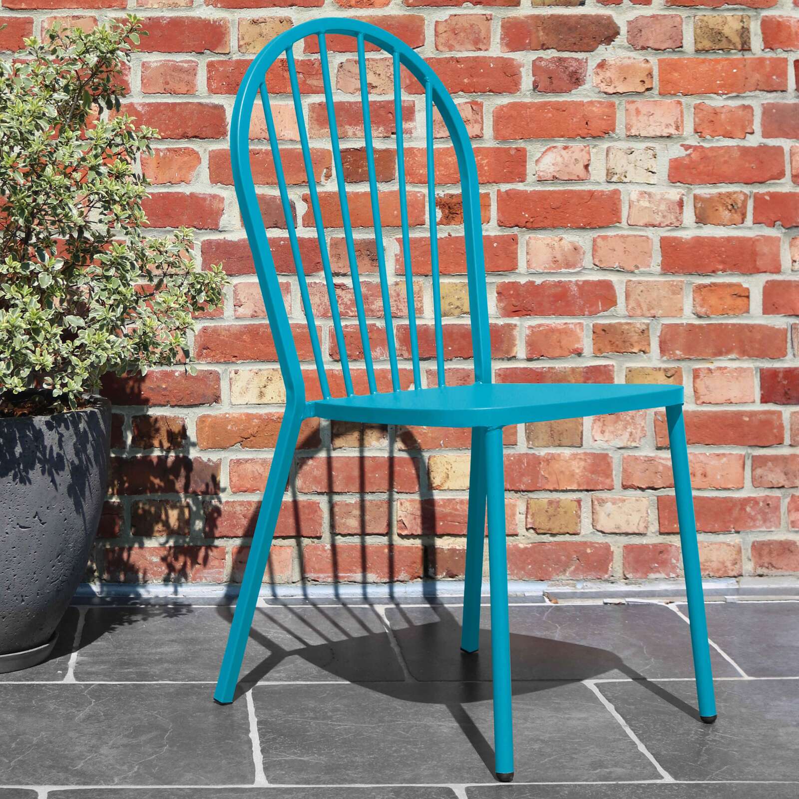 Chaise bistrot ajourée en métal