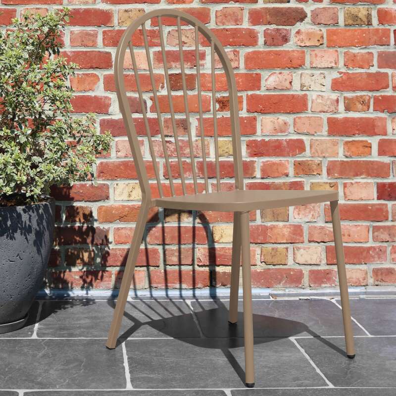 Chaise bistrot ajourée en métal