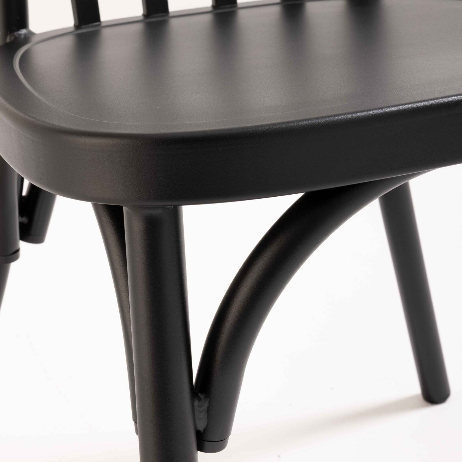 Chaise ajourée en aluminium