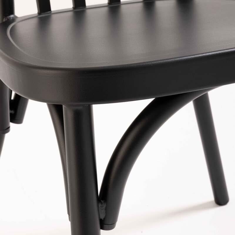 Chaise ajourée en aluminium