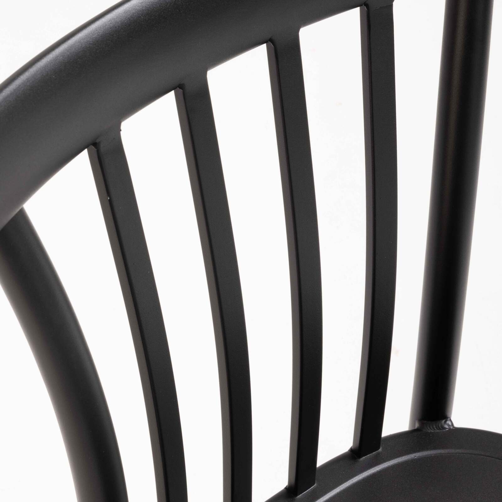 Chaise ajourée en aluminium