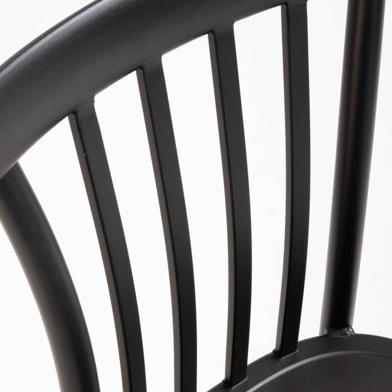 Chaise ajourée en aluminium