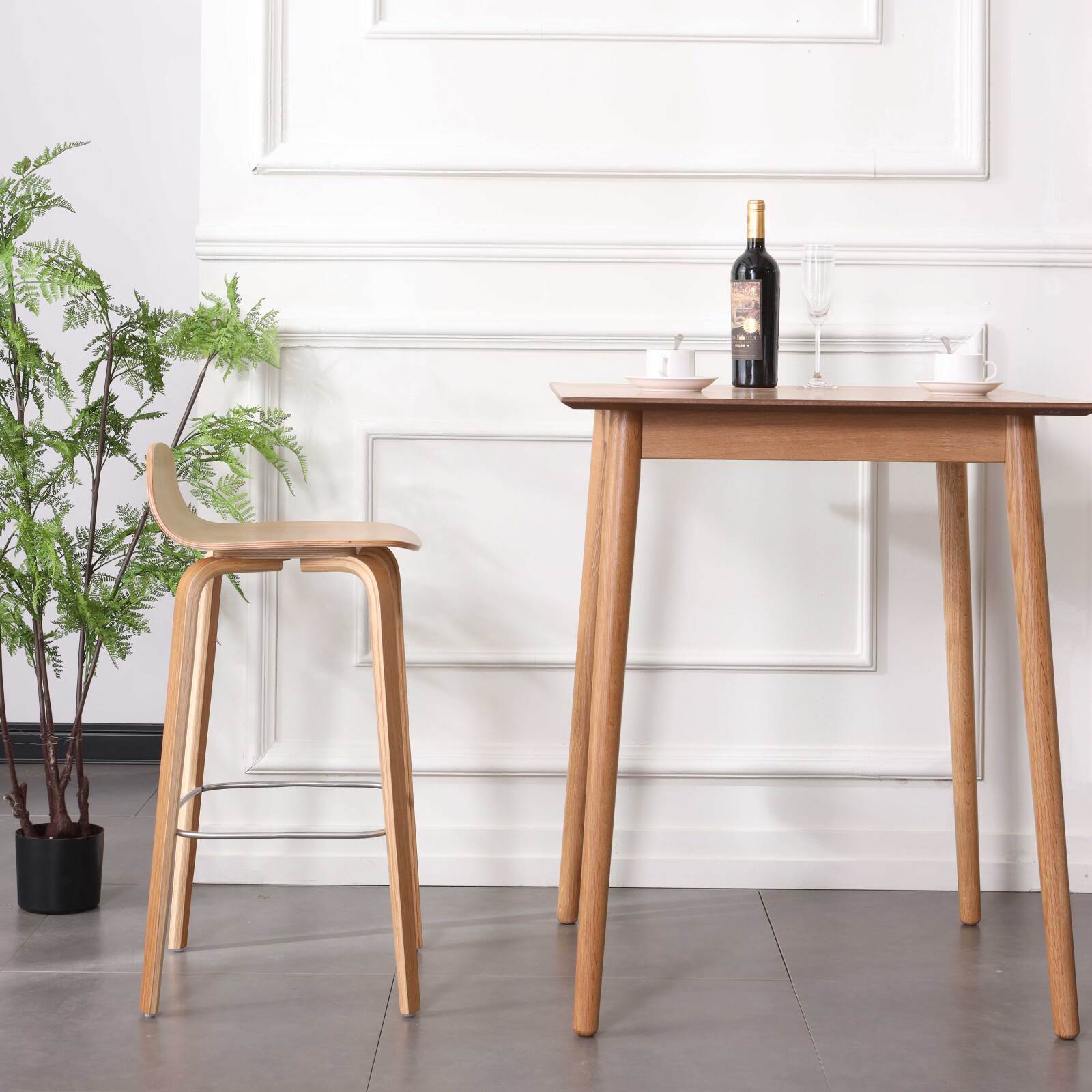 Chaise haute en contreplaqué