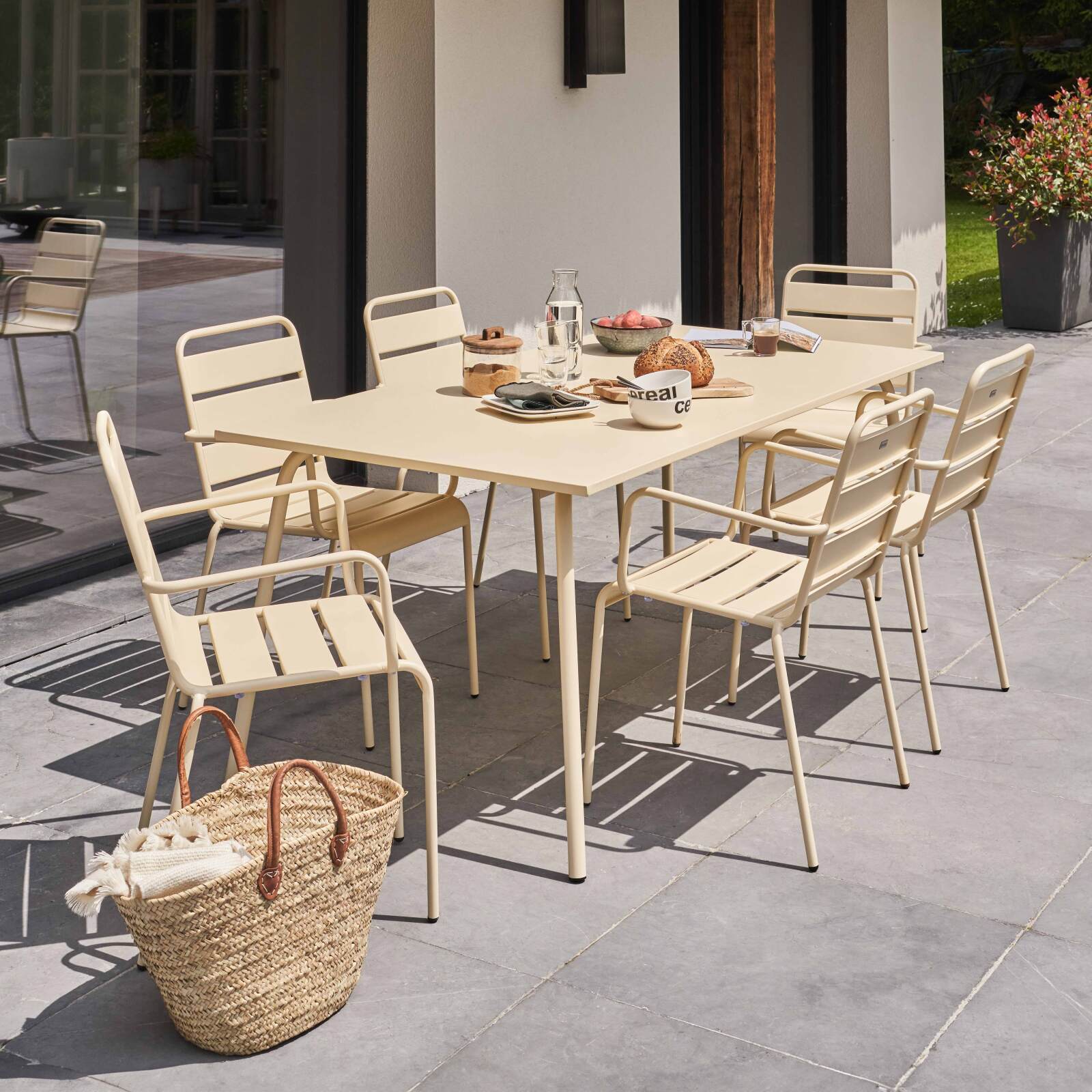 Ensemble table rectangulaire 180 cm et 6 fauteuils en métal