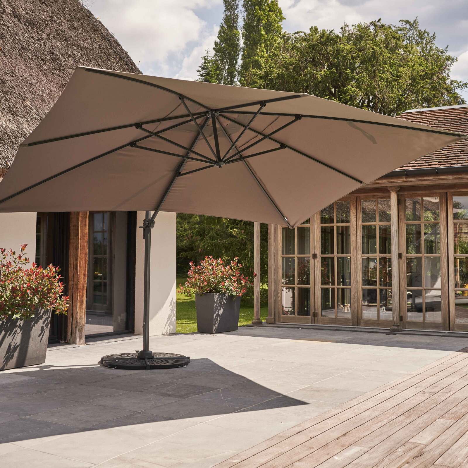 Parasol déporté rectangulaire rotatif 360° professionnel (4x3m) - 240g/m²