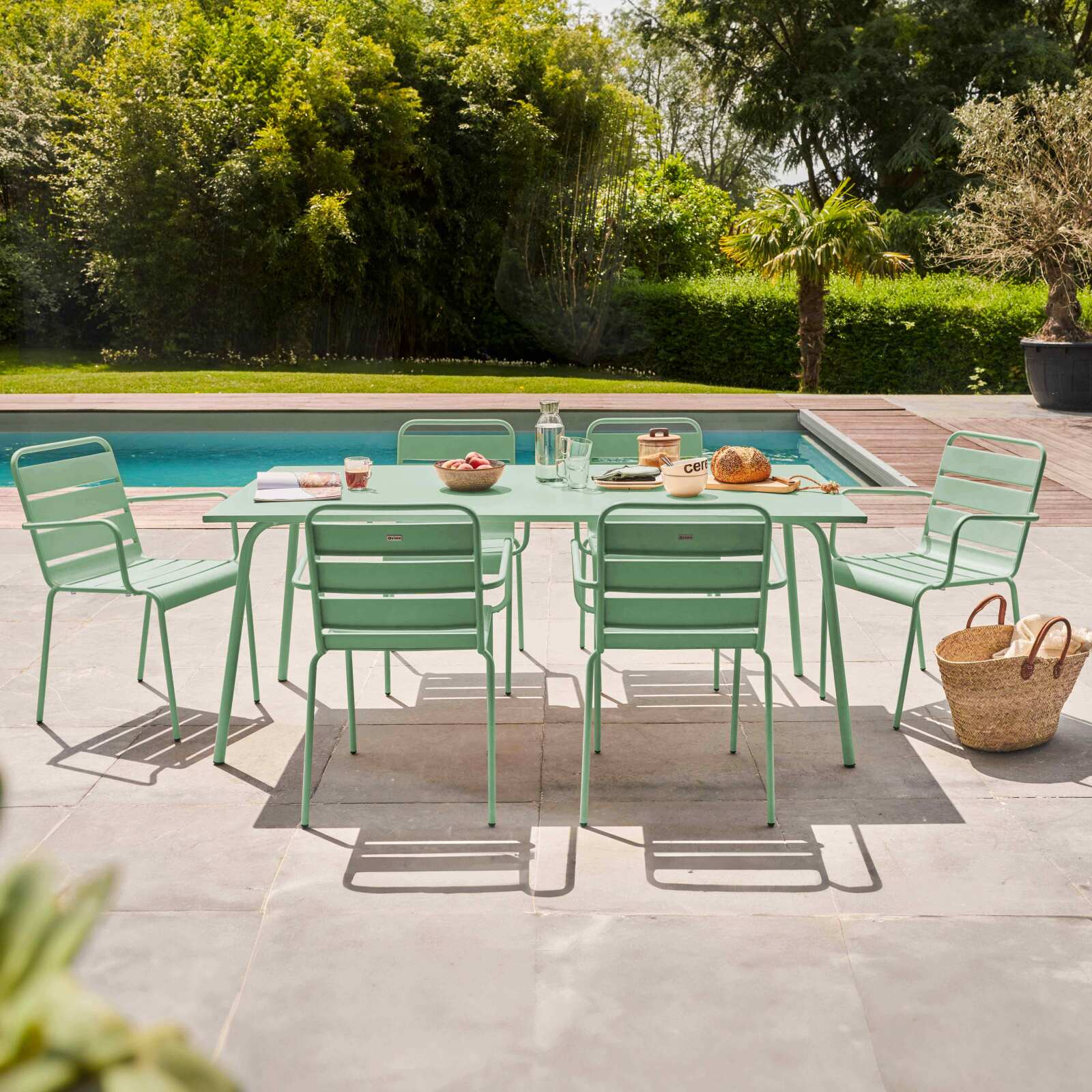 Ensemble table rectangulaire 180 cm et 6 fauteuils en métal