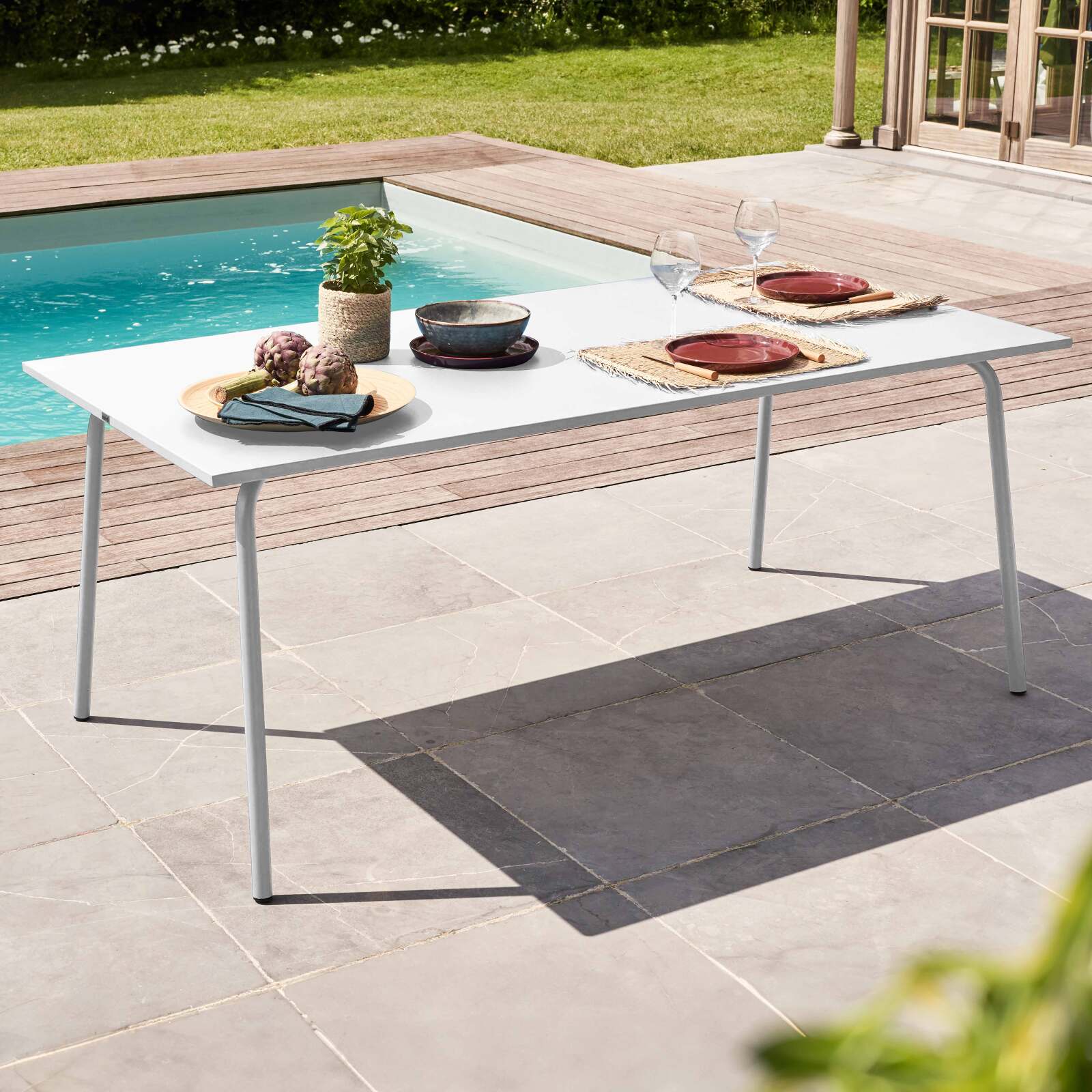 Table rectangulaire en métal (180 cm) -  8 places