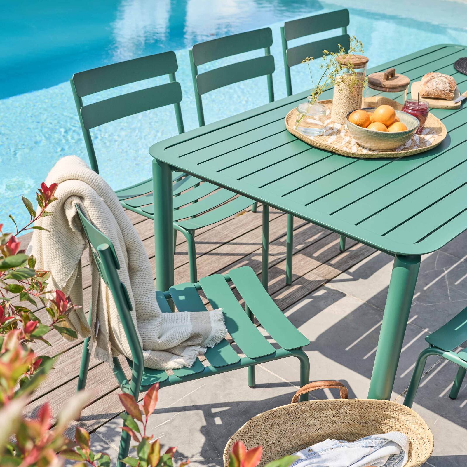 Table de terrasse rectangulaire 185 x 92 cm et 8 chaises en aluminium