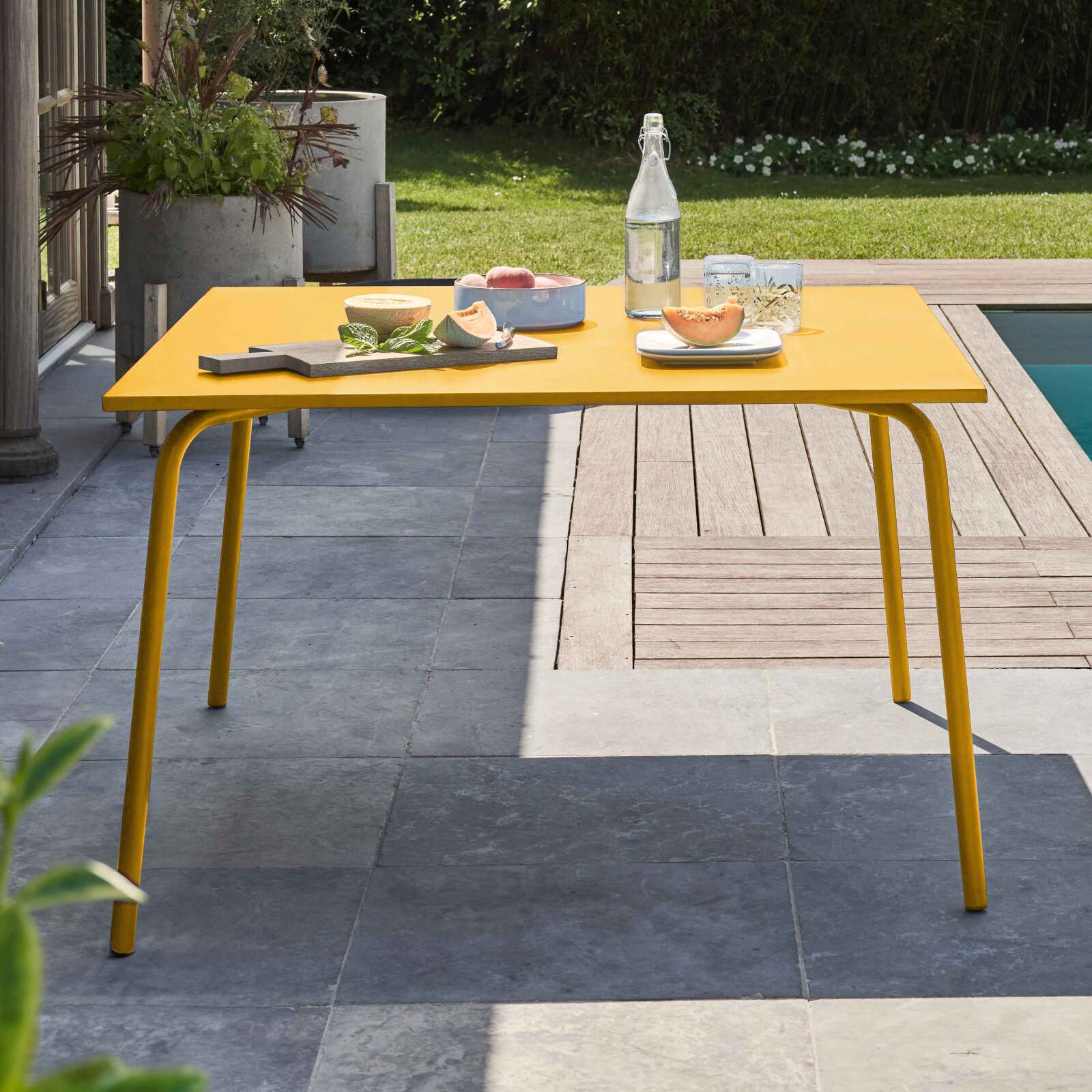 Table de restaurant carrée en métal (120 cm) - 8 places