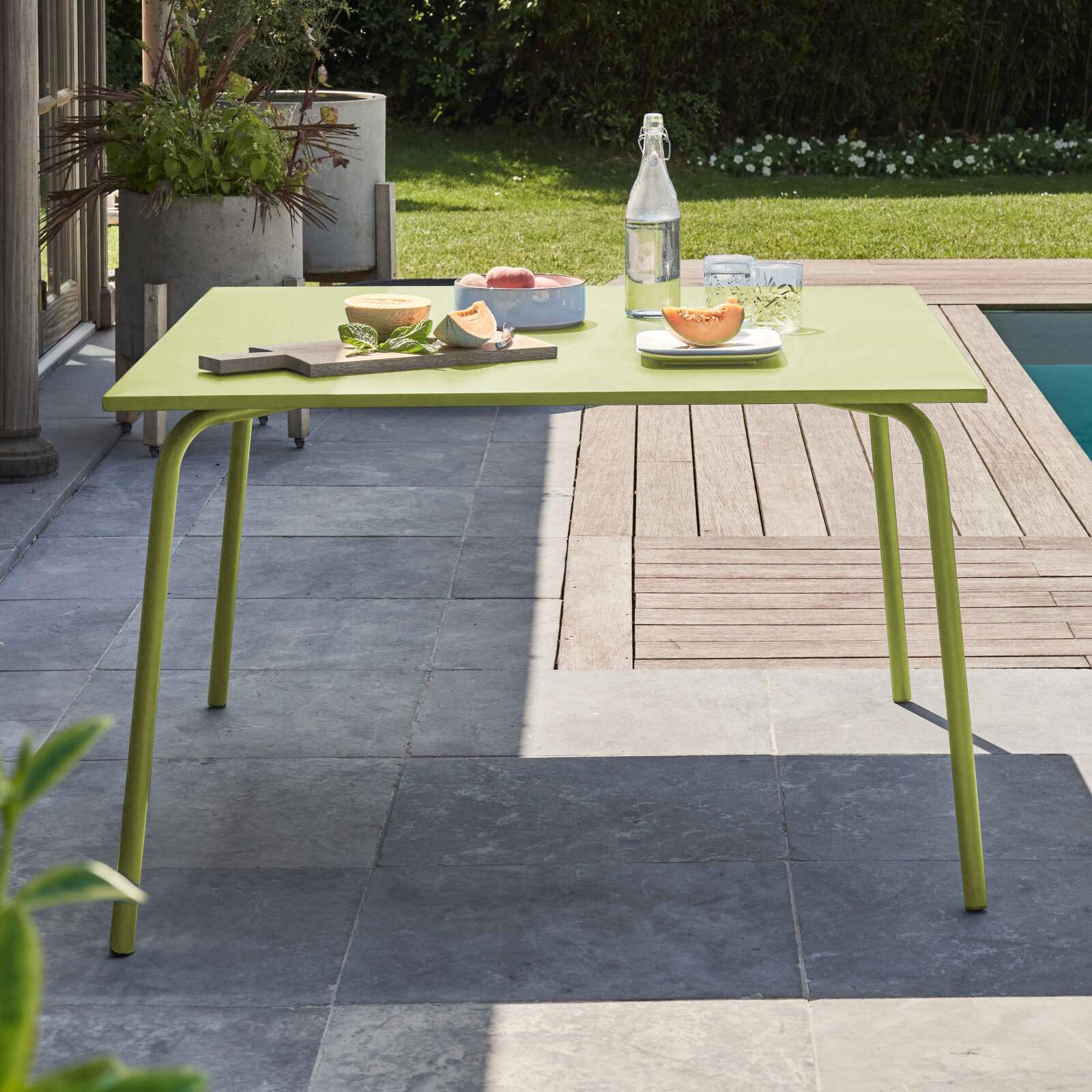 Table de restaurant carrée en métal (120 cm) - 8 places