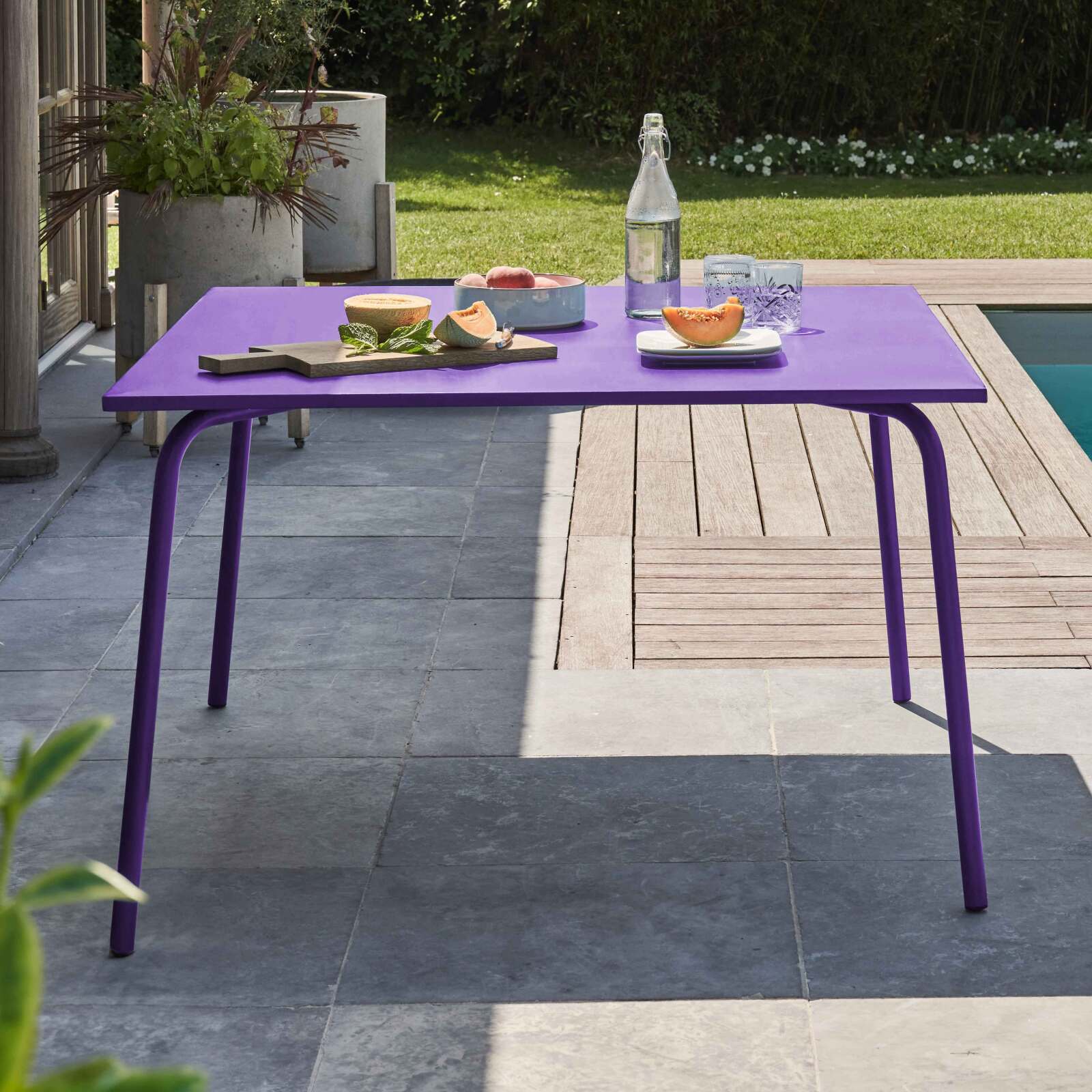 Table de restaurant carrée en métal (120 cm) - 8 places