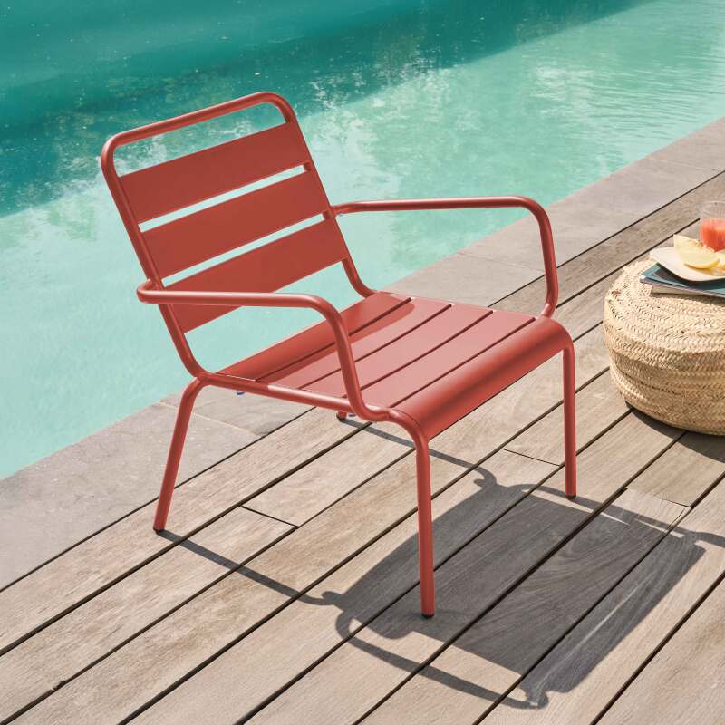 Fauteuil de terrasse bas en métal