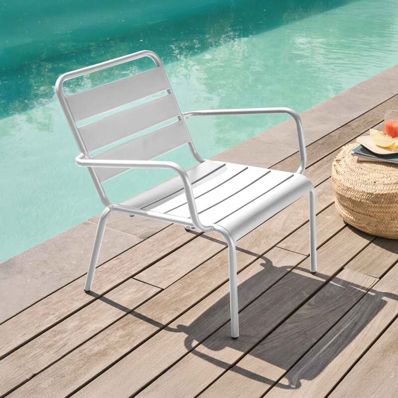 Fauteuil de terrasse bas en métal