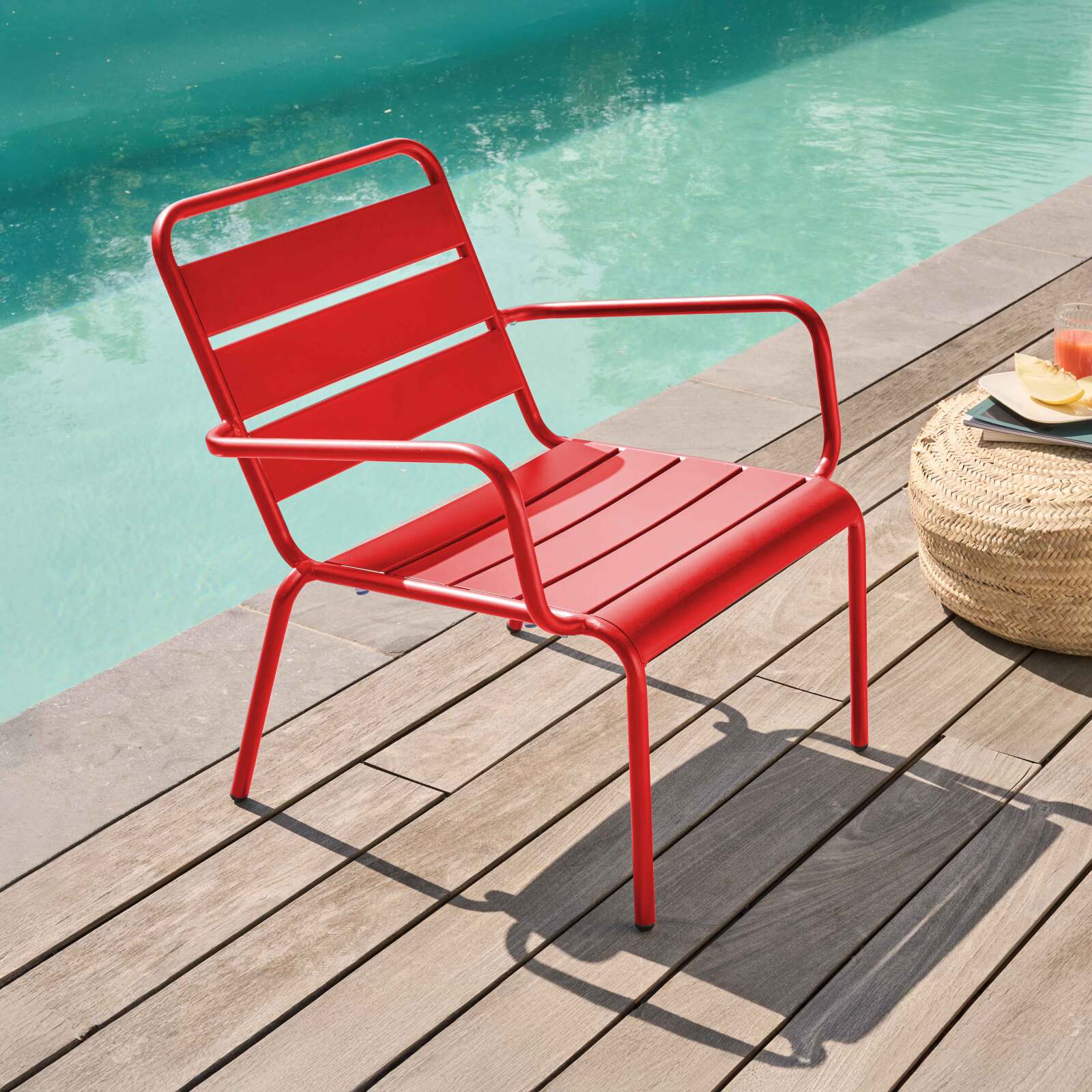 Fauteuil de terrasse bas en métal