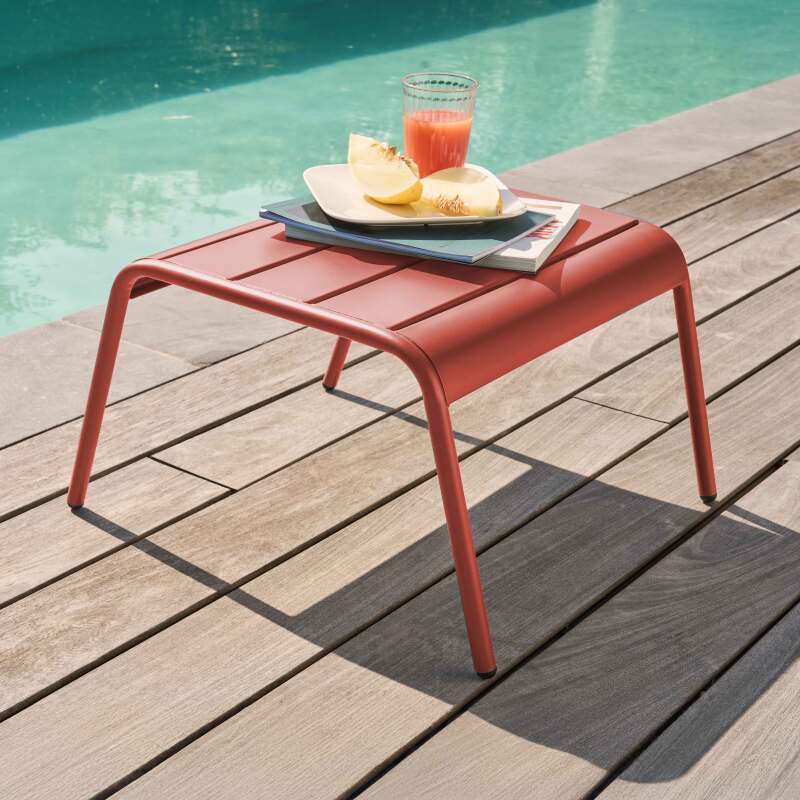 Repose-pieds en métal