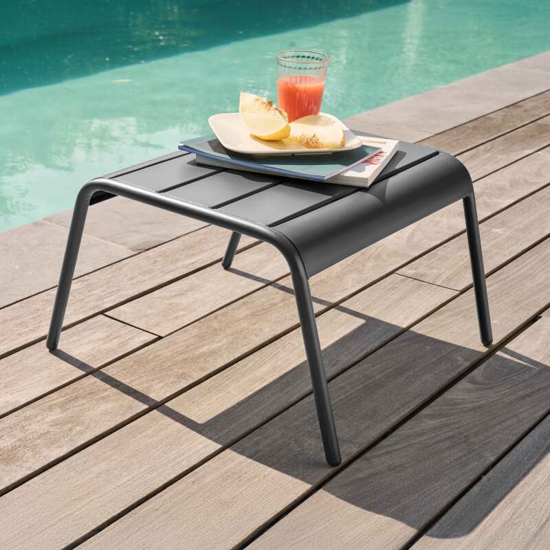 Repose-pieds en métal