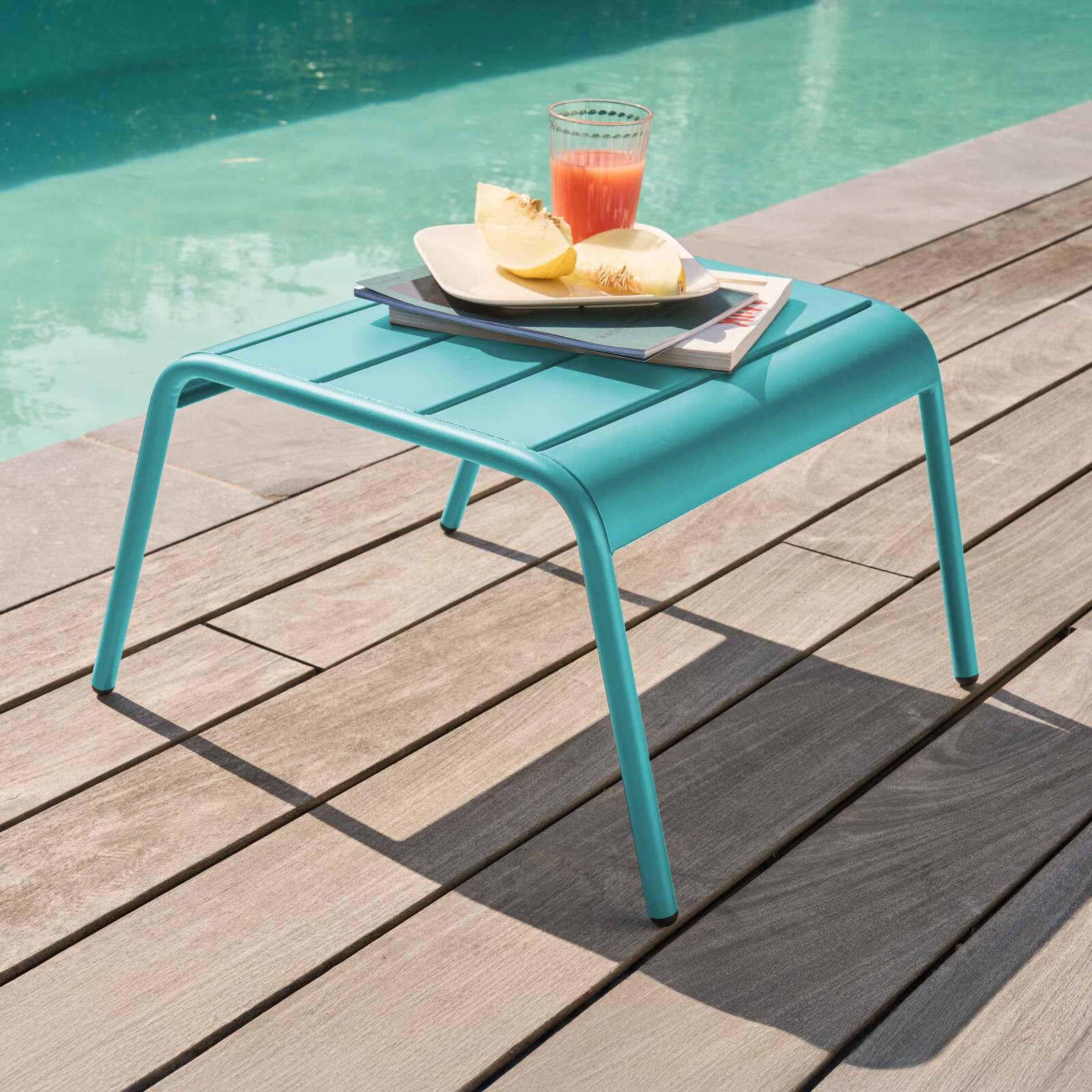 Repose-pieds en métal