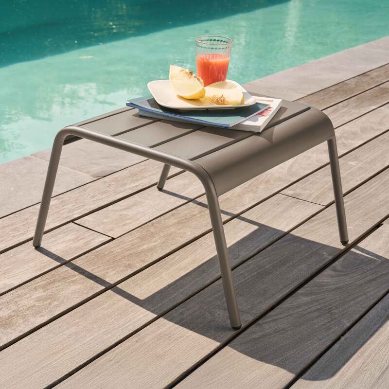 Repose-pieds en métal