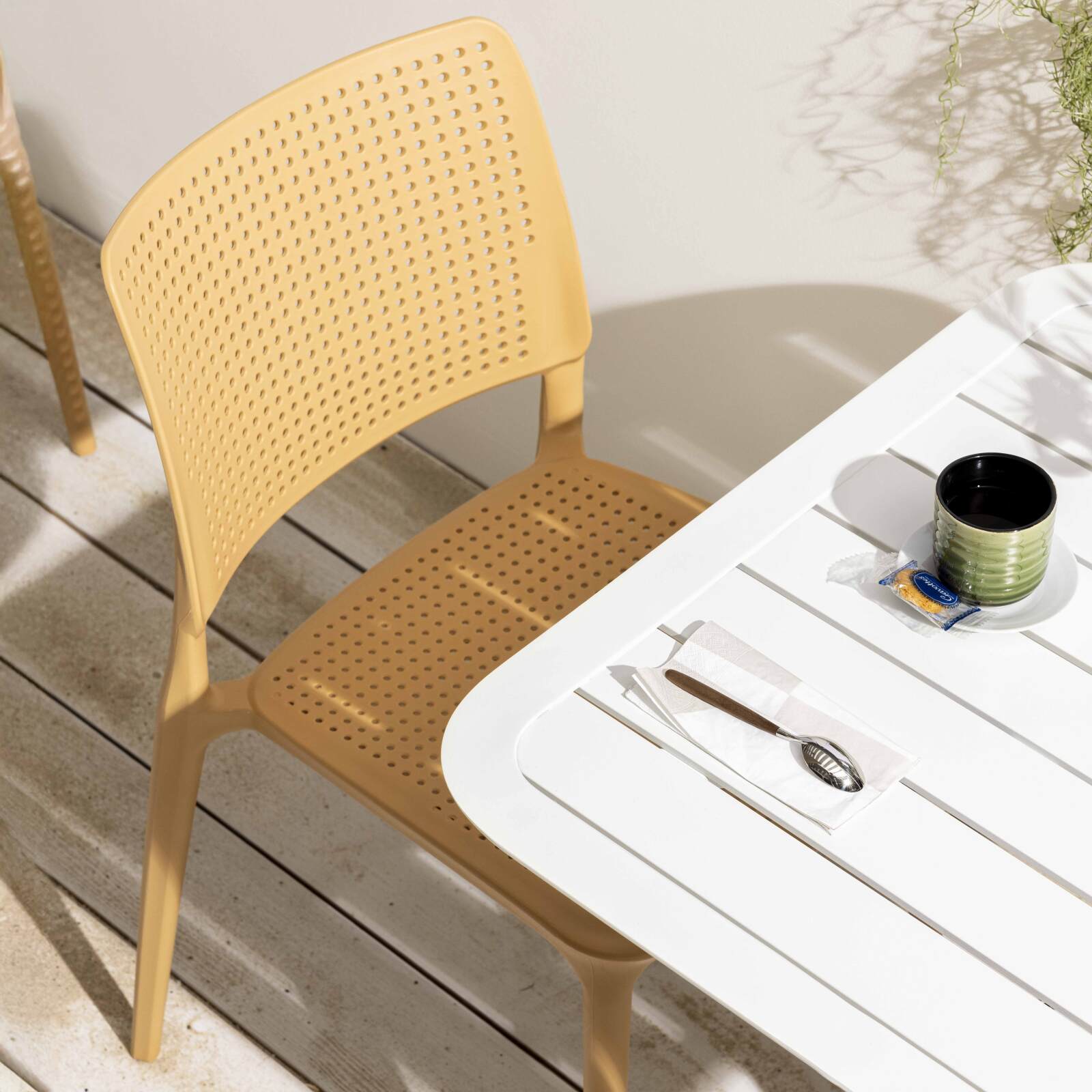 Chaises de restaurant ajourées en plastique - Lot de 4