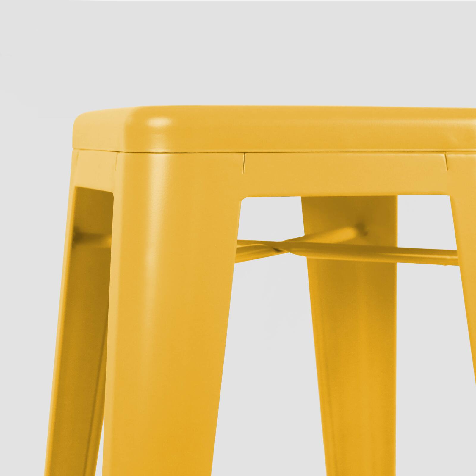 Tabouret industriel en métal mat