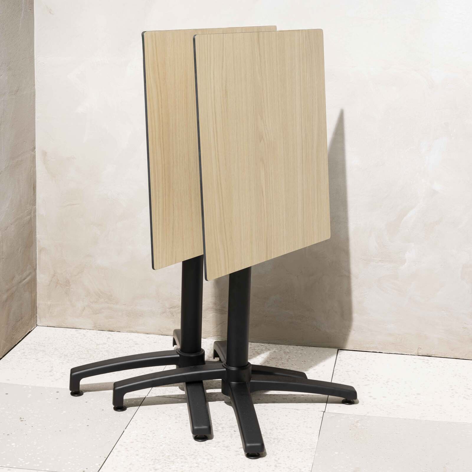 Table de restaurant carrée (60x60 cm) inclinable en HPL