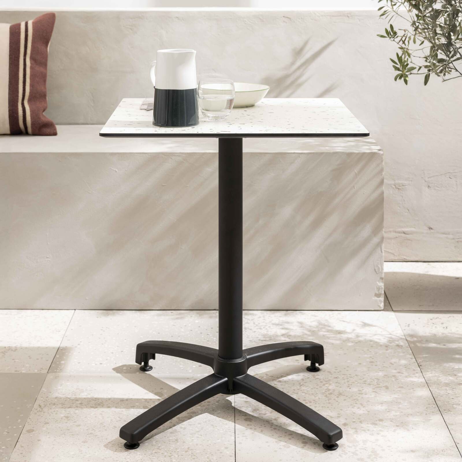 Table de restaurant carrée (60x60 cm) inclinable en HPL