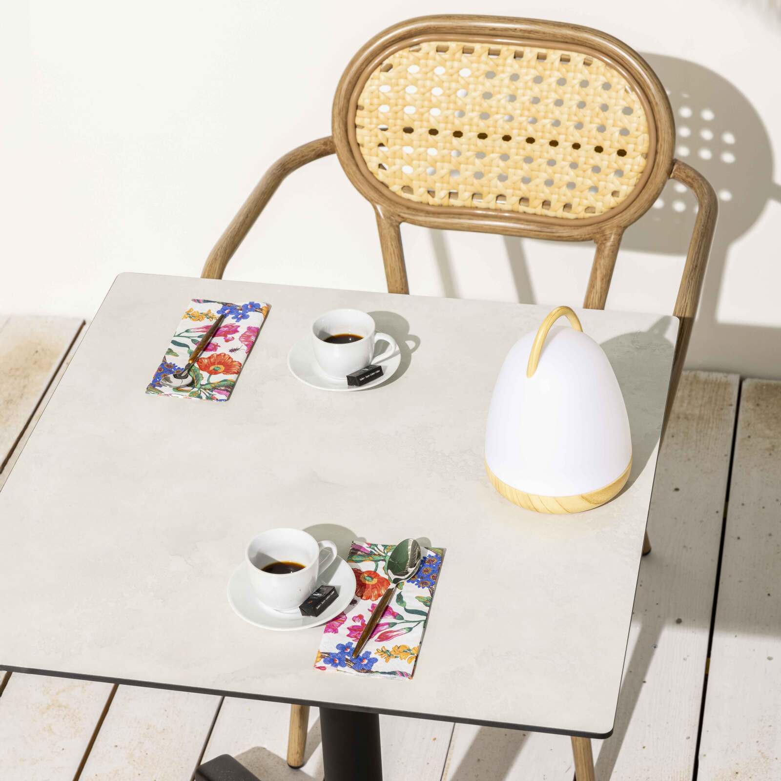 Table de restaurant carrée (60x60 cm) inclinable en HPL