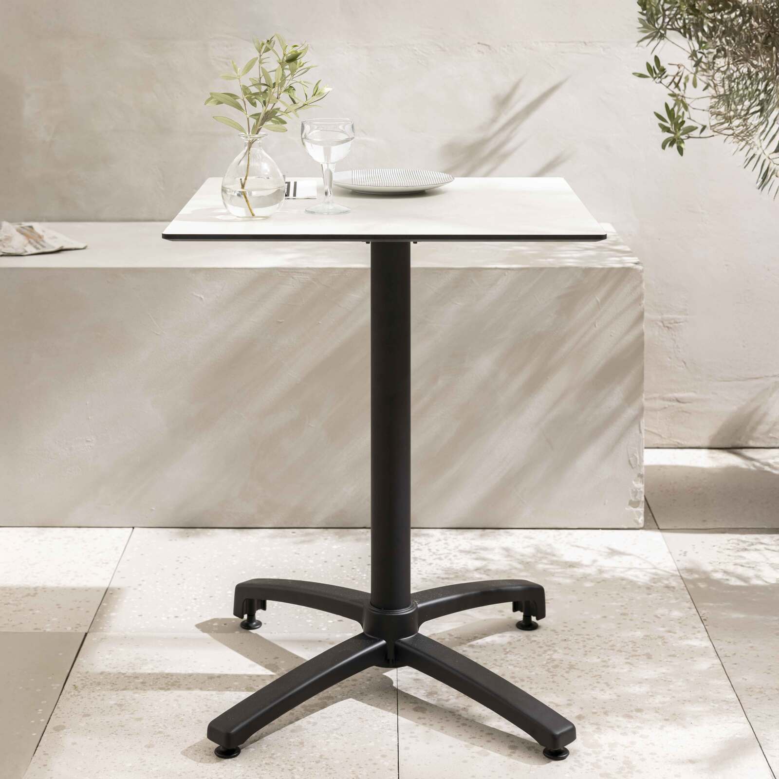 Table de restaurant carrée (60x60 cm) inclinable en HPL