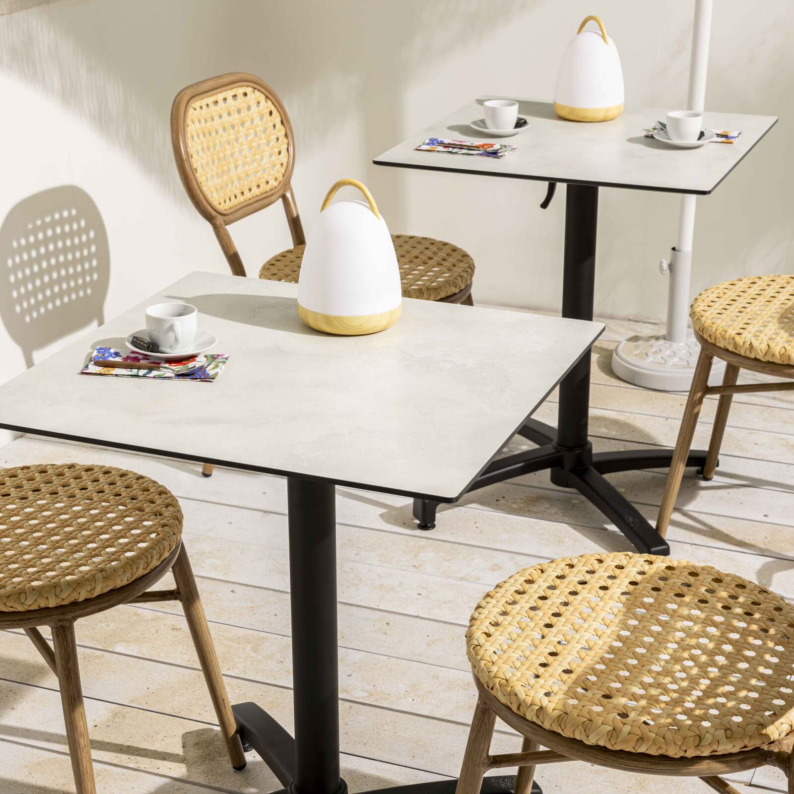 Table de restaurant carrée (60x60 cm) inclinable en HPL