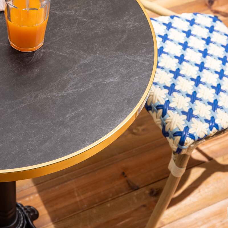 Table de terrasse en contreplaqué stratifié avec bord en aluminium ⌀60 cm et 2 chaises style bistrot parisien (4/8)