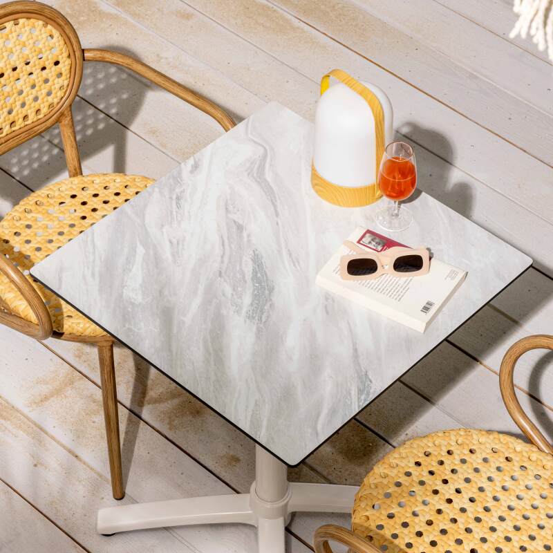 Table de restaurant carrée (60x60 cm) inclinable en HPL avec pied blanc (2/8)