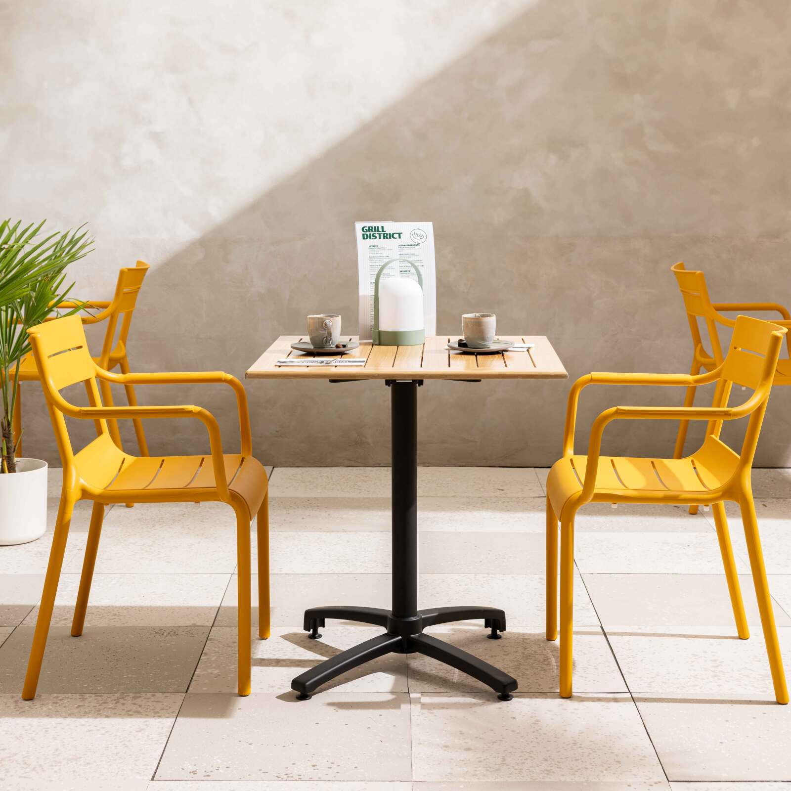 Chaises de terrasse en plastique avec accoudoirs - Lot de 4