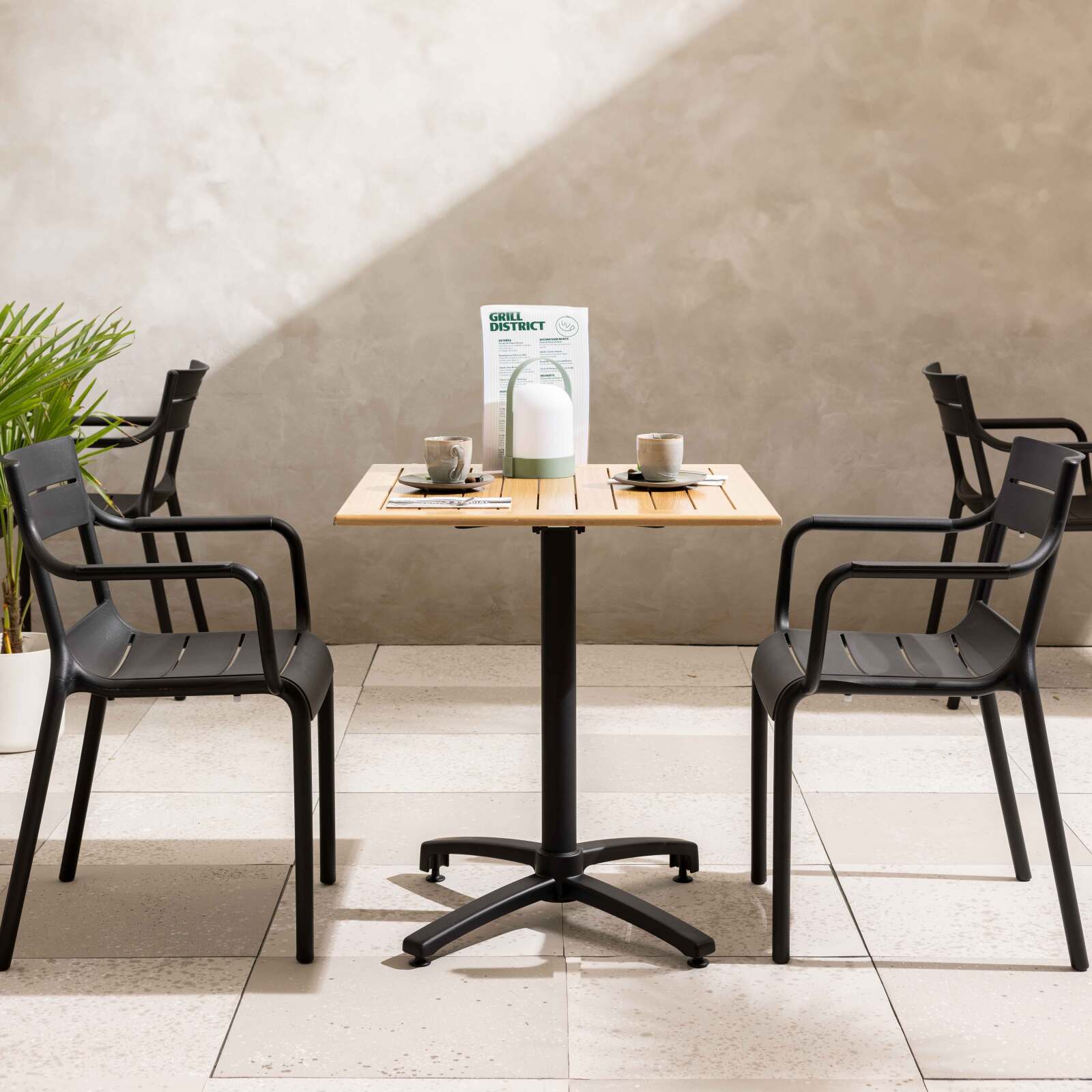 Chaises de terrasse en plastique avec accoudoirs - Lot de 4