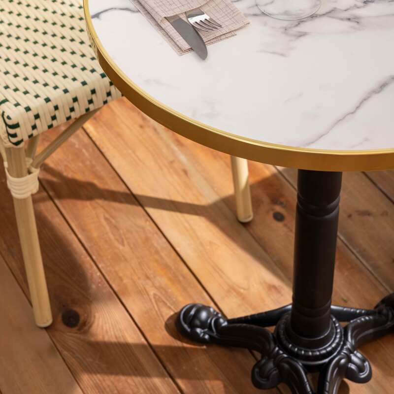 Table de terrasse ⌀60 cm inclinable stratifiée et 2 chaises style bistrot en aluminium et rotin synthétique