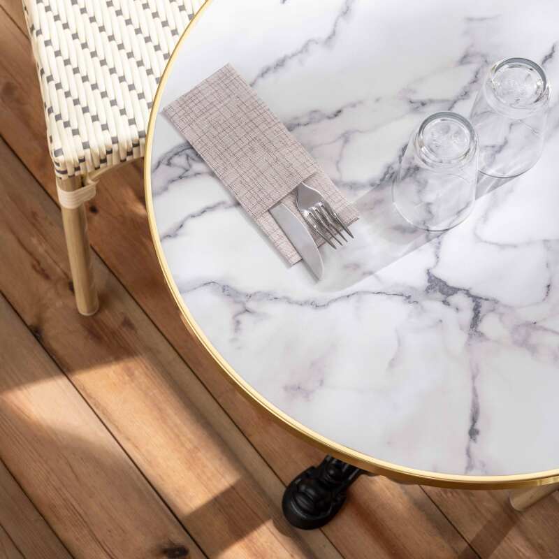 Table de terrasse ⌀60 cm inclinable stratifiée et 2 chaises style bistrot en aluminium et rotin synthétique