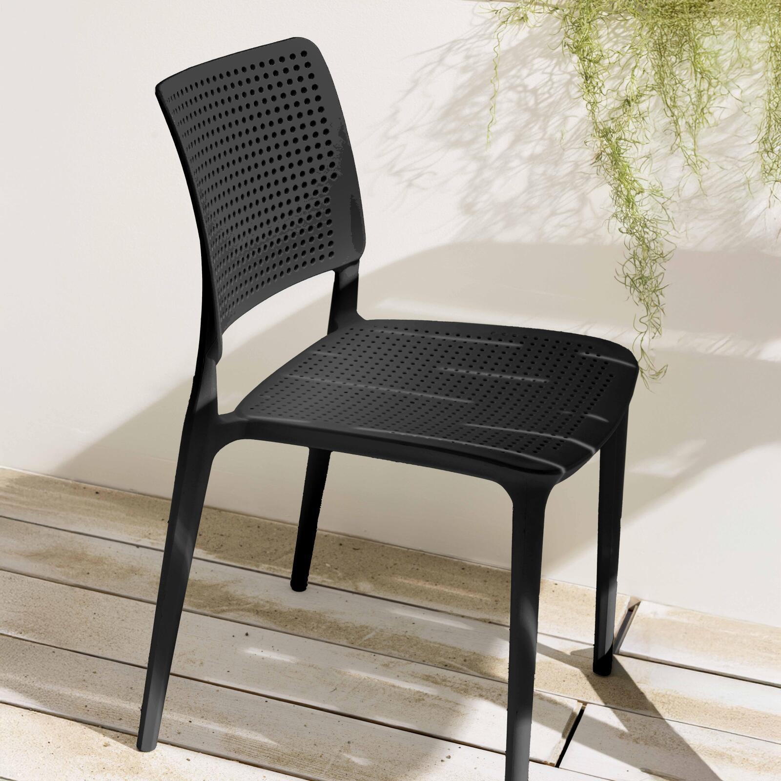 Chaises de restaurant ajourées en plastique - Lot de 4 Chaises de restaurant ajourées en plastique - Lot de 4