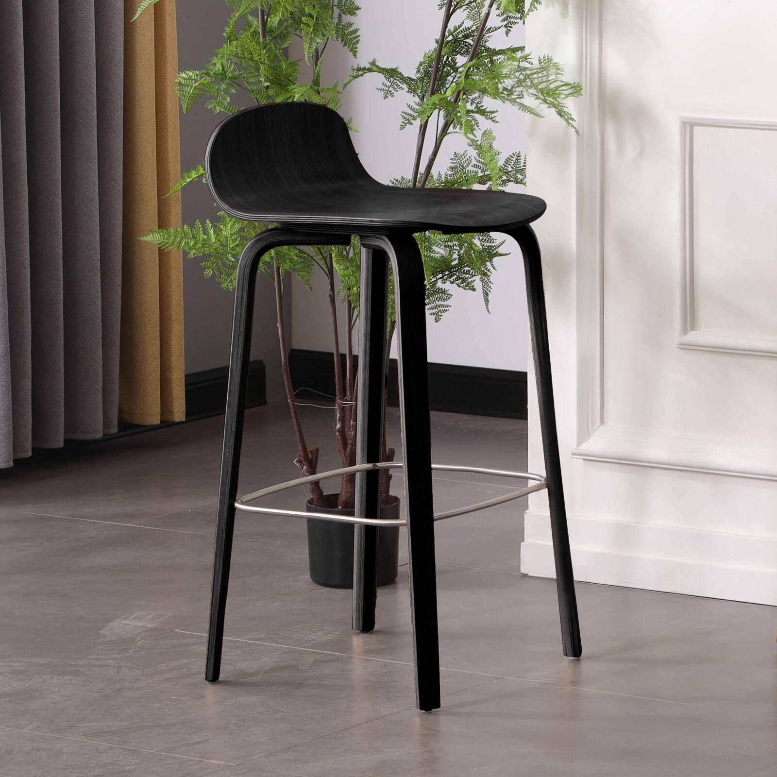 Chaise haute en contreplaqué