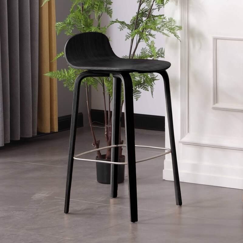 Chaise haute en contreplaqué