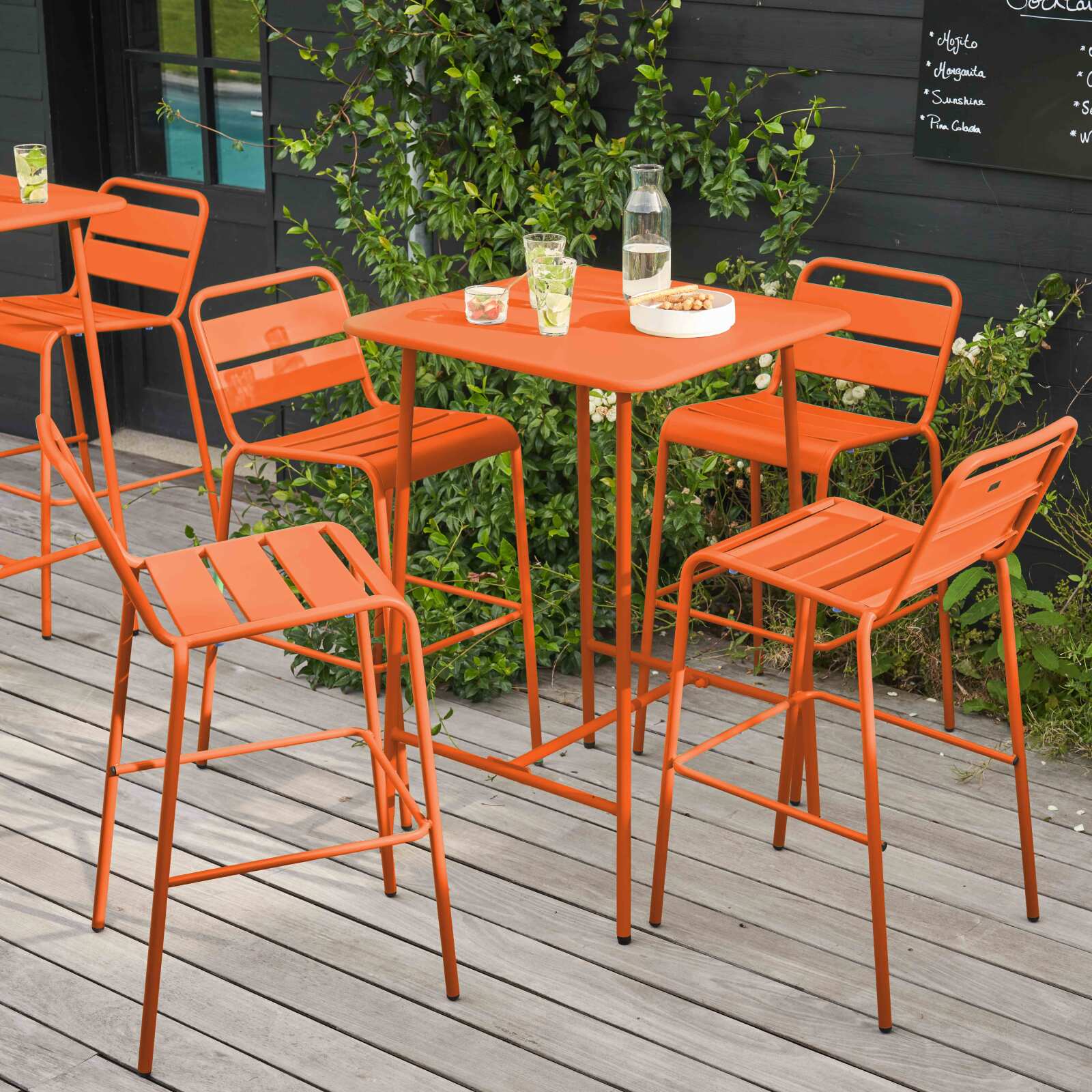 Table de bar (70 cm) et 4 chaises hautes en métal