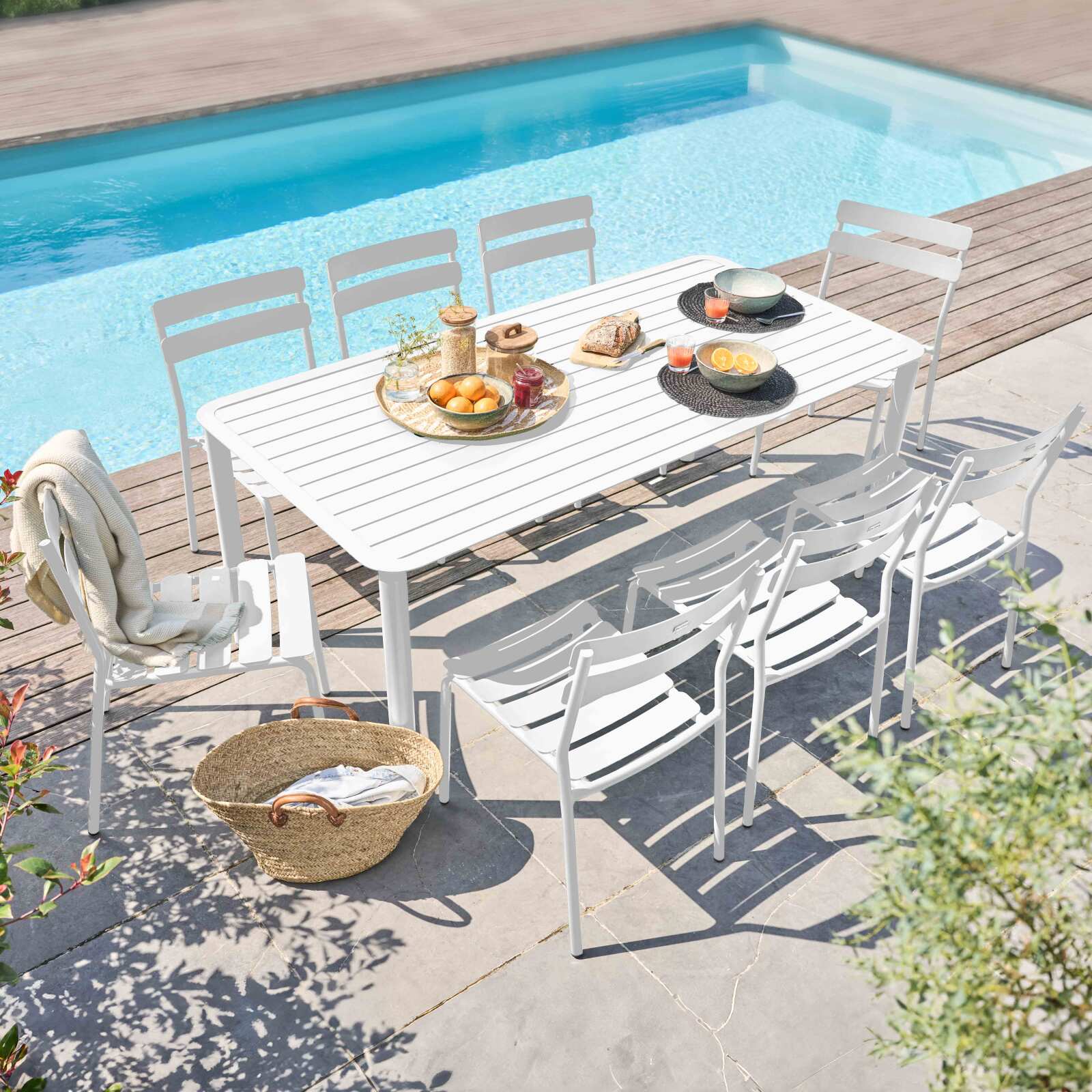 Table de terrasse rectangulaire 185 x 92 cm et 8 chaises en aluminium