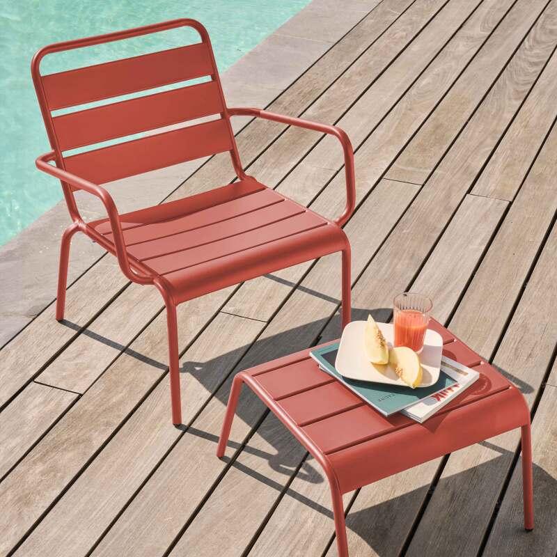 Ensemble fauteuil de terrasse bas et repose-pied en métal