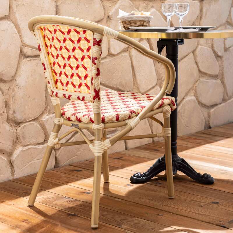 Chaise de terrasse style bistrot parisien en aluminium et rotin synthétique avec accoudoirs
