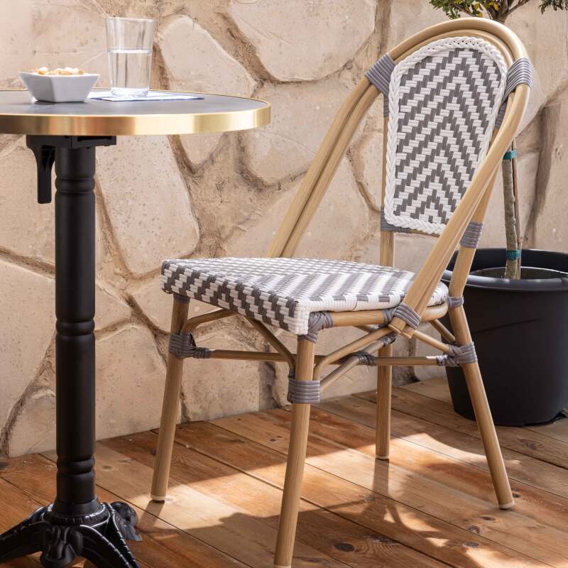 Chaise de terrasse de restaurant style bistrot parisien en aluminium et rotin synthétique