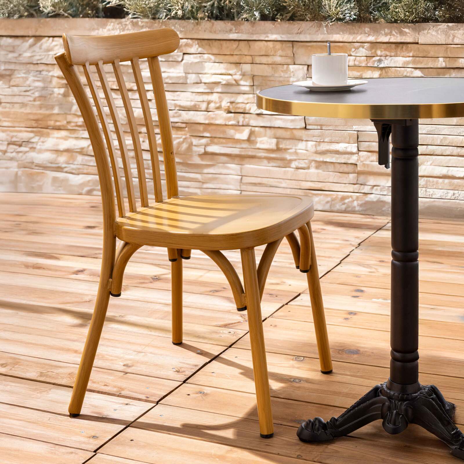 Chaise de restaurant ajourée en aluminium